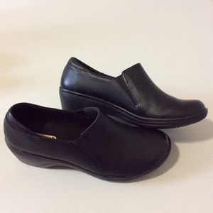 Clarks Slip Resistant Leather Black Loafers 7.5M